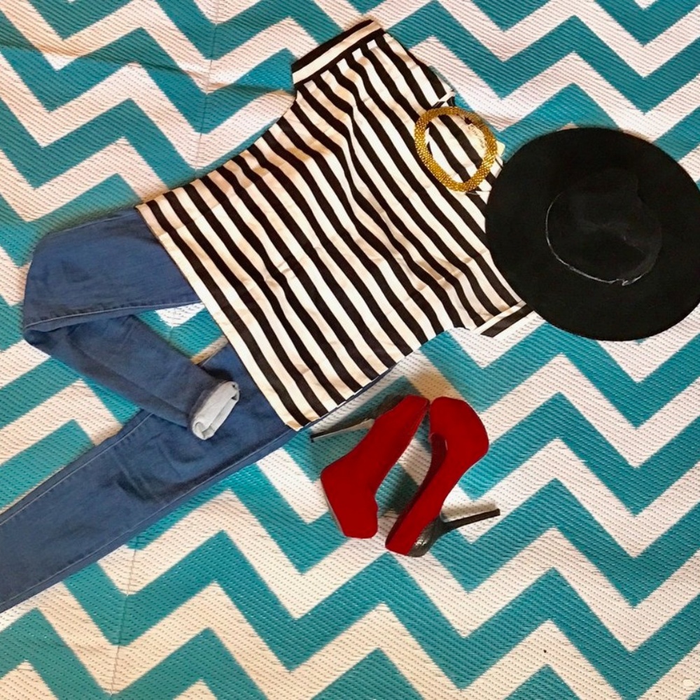 Black and white stripe tee